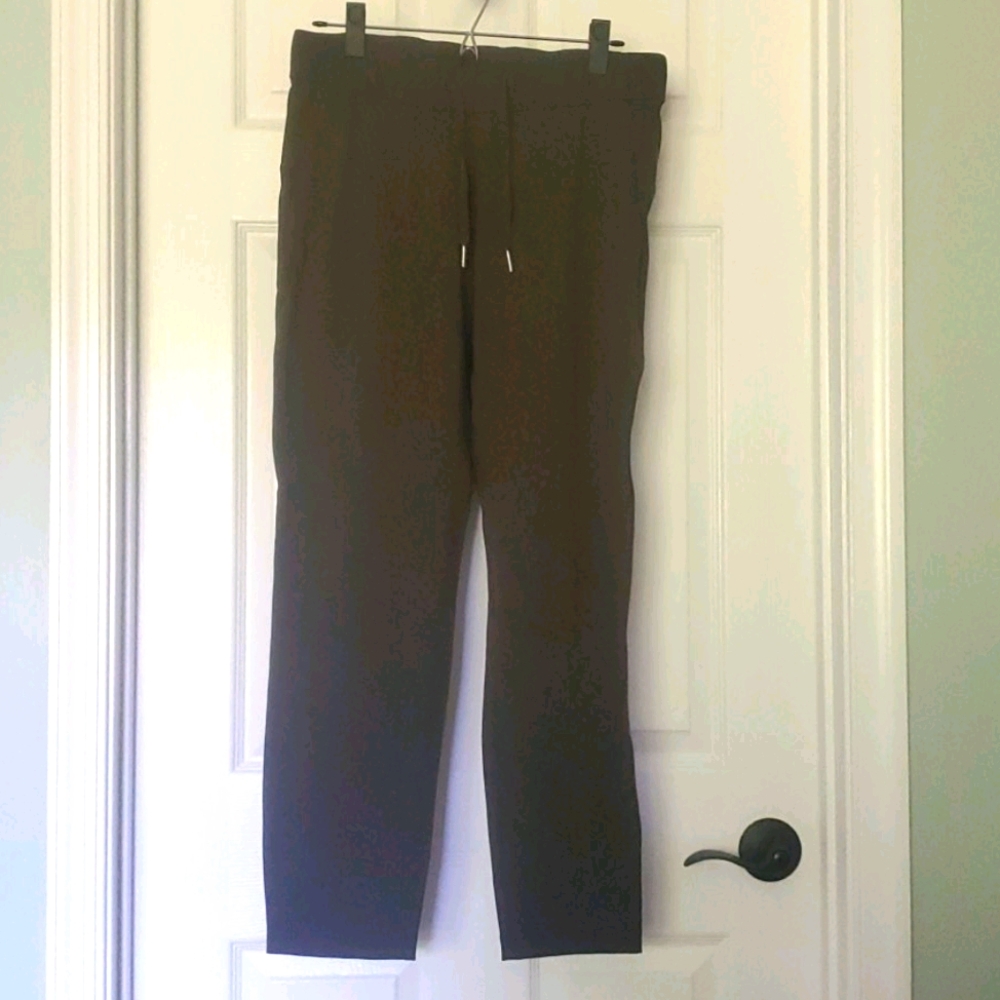 Lululemon on the fly pants